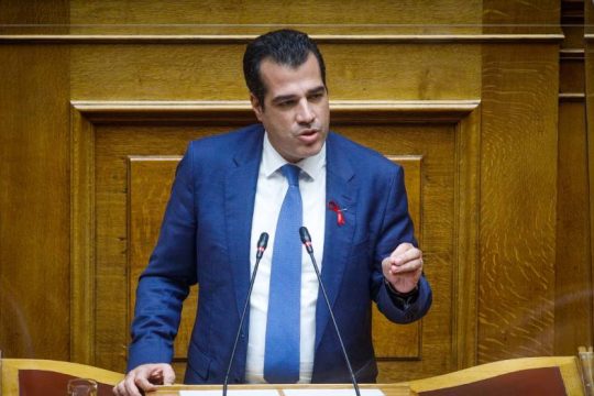 Παραλήρημα και υπεκφυγές Πλεύρη για το νομοσχέδιο-οδοστρωτήρα για τη Δημοσία Υγεία