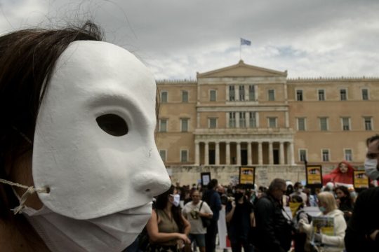 Πυρ ομαδόν για την προσβολή στον πολιτισμό-Μισόλογα από την κυβέρνηση