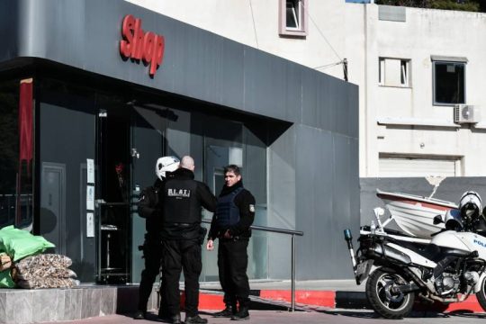 Πυροβολισμοί σε πρατήριο – Πώς συνδέεται το συμβάν με αυτό στον Γέρακα