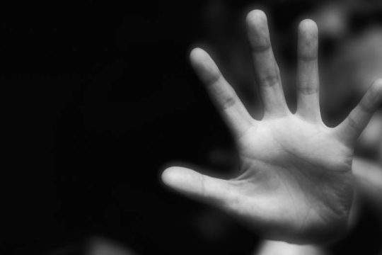 Σύλληψη 6 ανηλίκων για τον βιασμό 15χρονου αγοριού