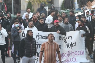 Δυο παιδικές ζωές στράφι σε μια μέρα…