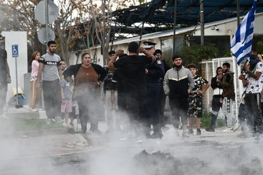 Ξεσηκωμός σε καταυλισμούς σε όλη την Ελλάδα