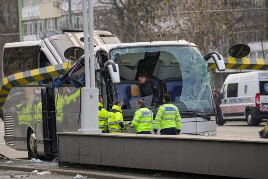 Πού αποδίδει τις ευθύνες του δυστυχήματος στο Βουκουρέστι ο δικηγόρος του οδηγού