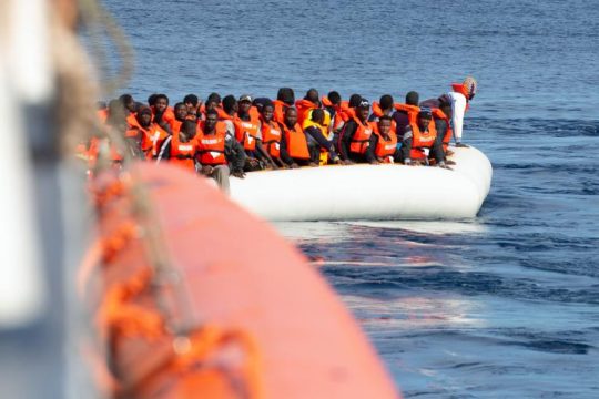 MKO διέσωσαν 90 πρόσφυγες, που κινδύνευσαν στην Μεσόγειο