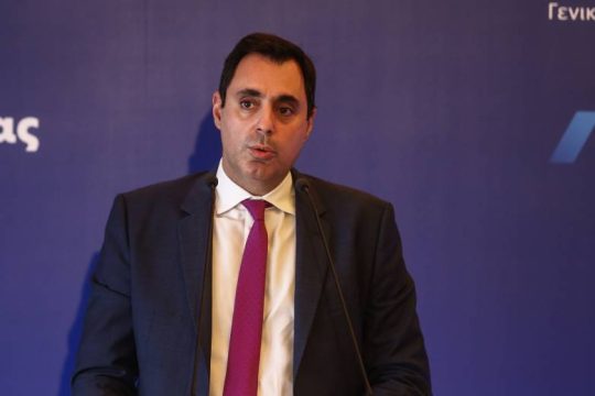 Σε δεινή θέση o γ.γ. του ΥΠ.ΕΞ. μετά τη «βόμβα» για άδεια πώλησης του Predator