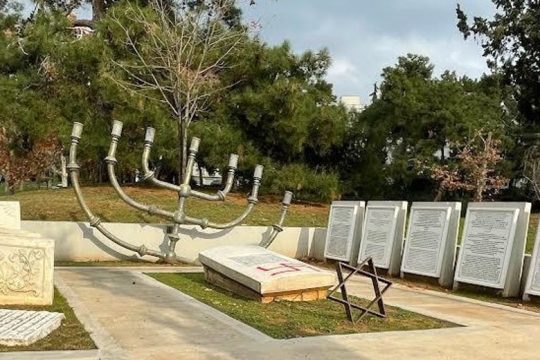 Βανδάλισαν με αγκυλωτό σταυρό το εβραϊκό μνημείο στο ΑΠΘ