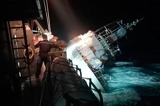 Δεκάδες αγνοούμενοι από ναυάγιο με κορβέτα στην Ταϊλάνδη