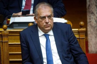 Φυγή από τις παράνομες επιτροπές των δήμων