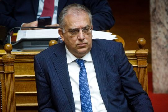 Φυγή από τις παράνομες επιτροπές των δήμων