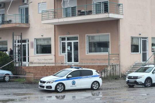 Μέλος της Χρυσής Αυγής ο 34χρονος αστυνομικός; Οργή Ρομά πριν την απολογία του