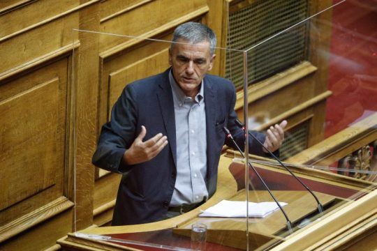 Στη σκιά των αντιδράσεων, ο ΣΥΡΙΖΑ φέρνει τροπολογία για εργαζομένους σε υγεία, παιδεία
