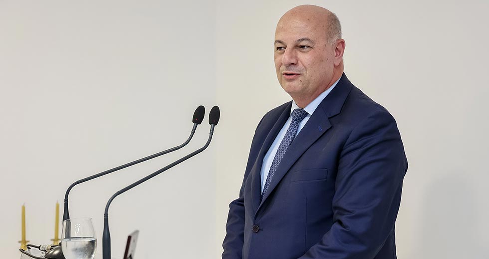 Η κοινωφελής εργασία βγαίνει από την ψύξη