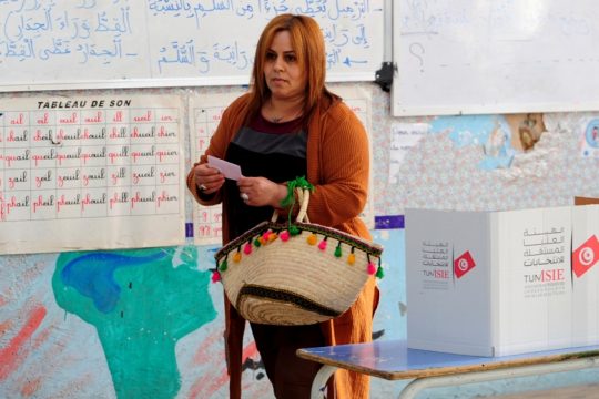 Αποχή-χαστούκι στον αυταρχικό πρόεδρο