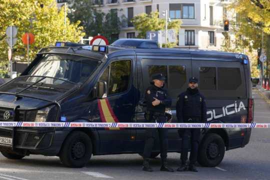 Μακάβρια ευρήματα σε πακέτα μοιράζουν σε ουκρανικές πρεσβείες