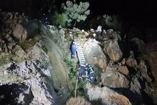 Διάσωση μεταναστών από βραχώδη περιοχή της Χίου