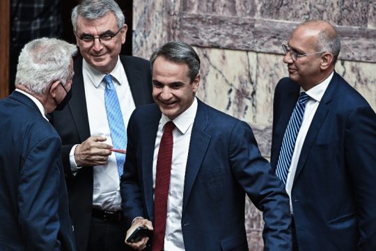 Το ένα χέρι νίβει τ’ άλλο και τα δυο το … Predator!