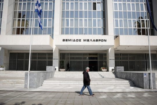 ΤΑΖ: Ο νεποτισμός και η διαφθορά ανθούν στην Αθήνα