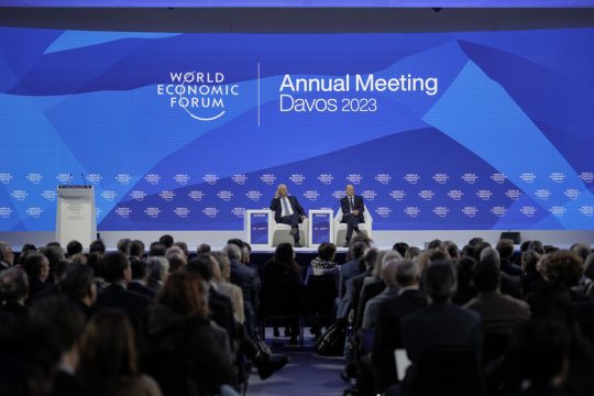 Βαρηκοΐα στο Νταβός για τη φορολόγηση του πλούτου