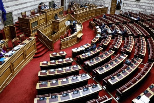 Live η «μάχη» για τις υποκλοπές υπό το βάρος των επίσημων στοιχείων