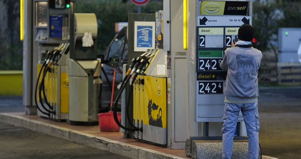 Ο γρίφος των καυσίμων δυσκολεύει τη Μελόνι