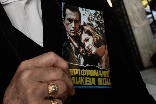 Τι έχει και κλαίει το παιδί…