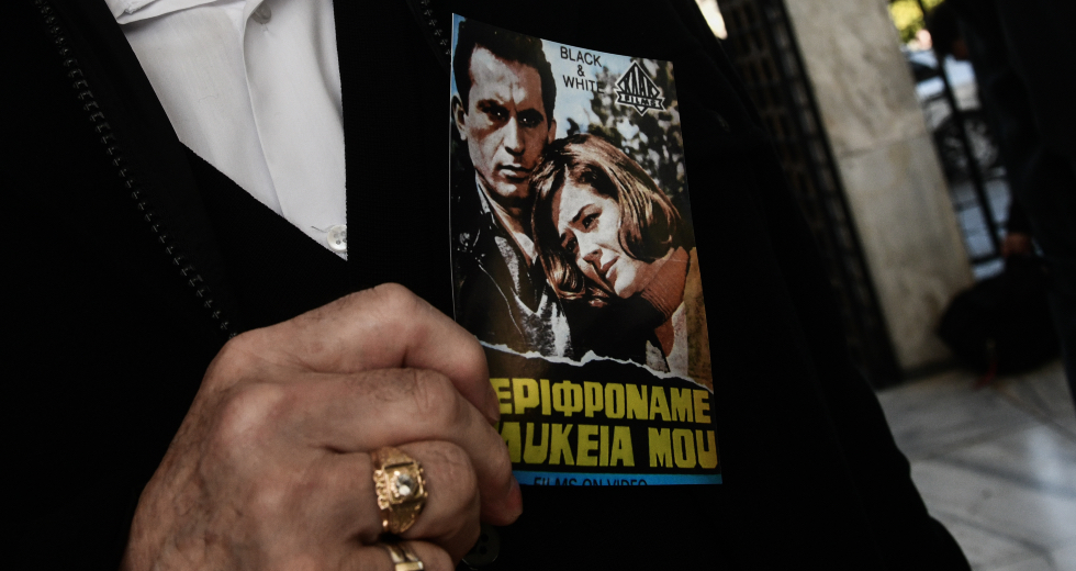 Τι έχει και κλαίει το παιδί…