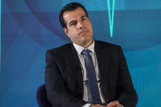 Απίστευτος Πλεύρης: Τα ρίχνει στους γονείς για τις ελλείψεις φαρμάκων