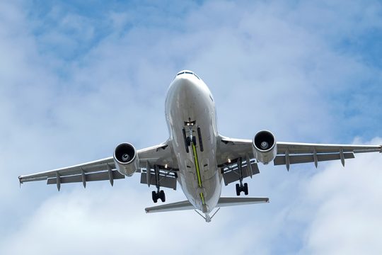 Αύξηση πτήσεων, μείωση επιβατών
