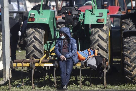 Στο «πόδι» οι αγρότες της Θεσσαλίας