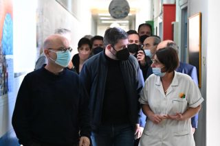 Επίθεση στη Ν.Δ. για φάρμακα, ΕΣΥ, κατώτατο μισθό