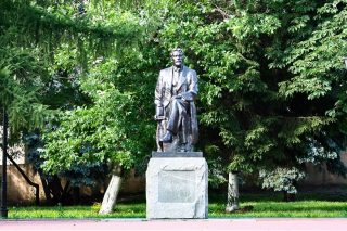 «Ακόμα εδώ…»