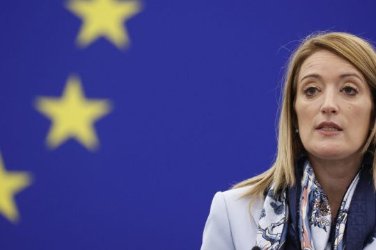 «Κατεπείγουσα» άρση ασυλίας