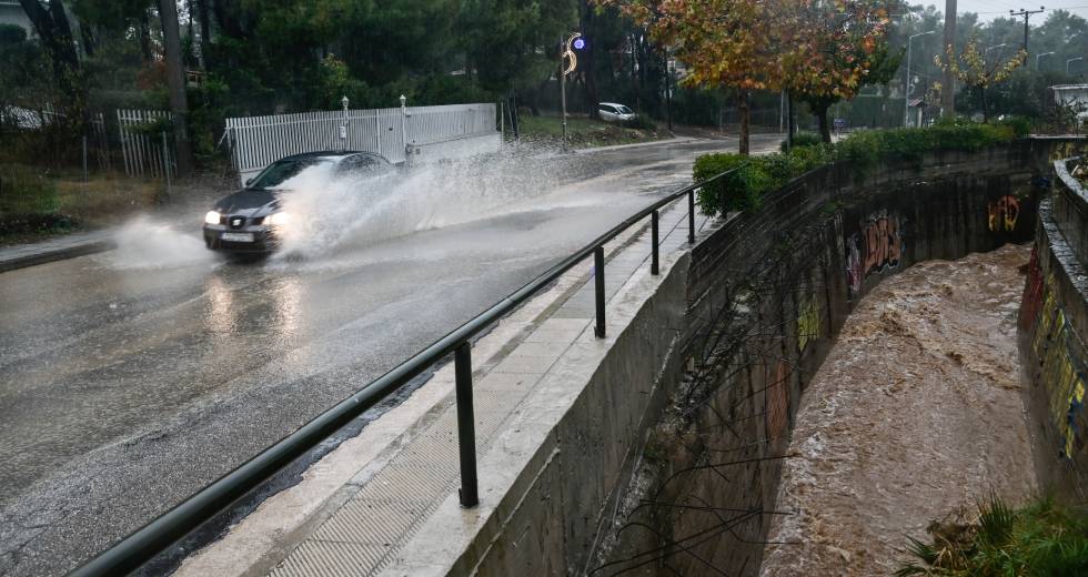 Κακοκαιρία: Σοβαρά προβλήματα στη Ζάκυνθο-Χιόνια στη Μακεδονία
