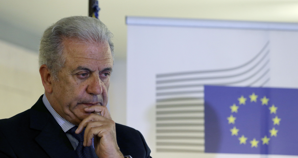 Στην Κομισιόν, ξανά, οι σχέσεις Αβραμόπουλου με τη αμαρτωλή ΜΚΟ Fight Impunity