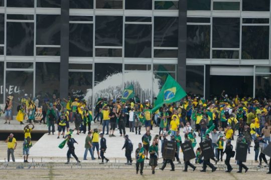 Πάνδημη καταδίκη για τα γεγονότα στη Βραζιλία, οι διεθνείς αντιδράσεις