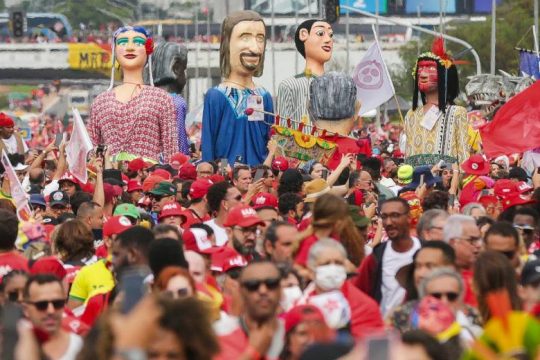 Χιλιάδες Βραζιλιάνοι στους δρόμους για να γιορτάσουν την επιστροφή του Λούλα