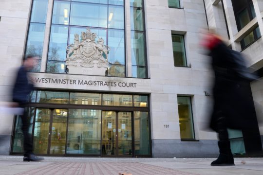 Πολιτικός επιχείρησε να αφαιρέσει νεφρό νεαρού και να το μεταμοσχεύσει στην κόρη του