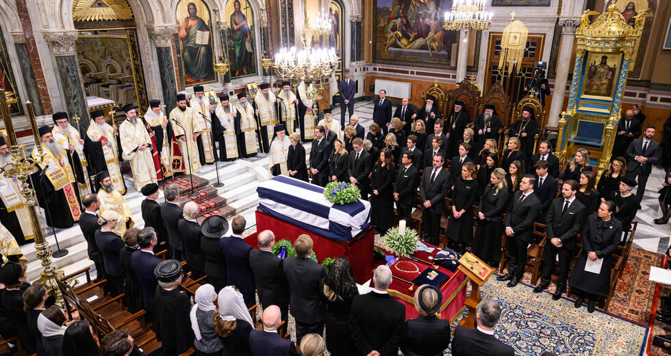 Κιτς, γκλαμουριά και παραχάραξη της Ιστορίας