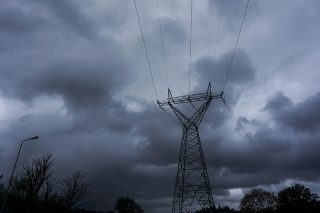 Επιβεβαιώνεται το «πάρτι» αισχροκέρδειας στη χονδρική του ηλεκτρικού ρεύματος