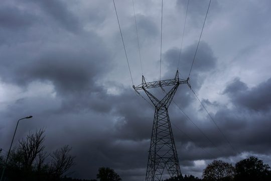 Επιβεβαιώνεται το «πάρτι» αισχροκέρδειας στη χονδρική του ηλεκτρικού ρεύματος