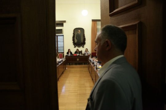 Πυρά της αντιπολίτευσης κατά Ν.Δ. για τον χειρισμό του αιτήματος Ράμμου