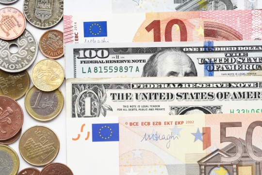 Νέες αυξήσεις επιτοκίων ενόψει από ΕΚΤ και FED