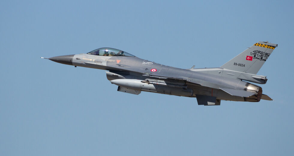 Σκληρό παιχνίδι για τα F-16 στην Τουρκία