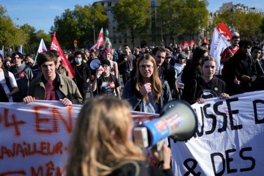 Γαλλία: Στα «κάγκελα» τα συνδικάτα για το συνταξιοδοτικό