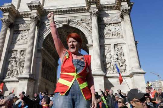 «Παραλύει» η Γαλλία – Aπεργία κατά της απορρύθμισης του συνταξιοδοτικού