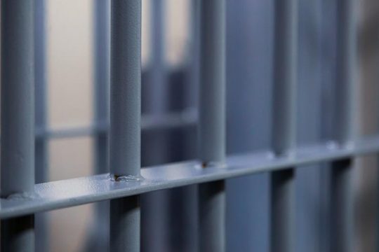 Αφήνουν ασθενή κρατούμενο στη μοίρα του