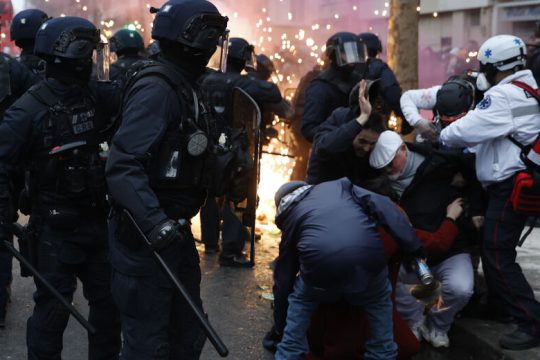 Μαζική συμμετοχή, μικροεπεισόδια και νέα απεργία