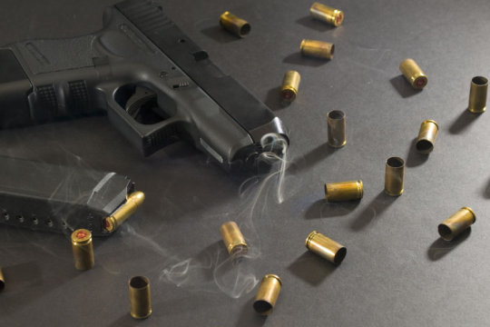 Με γεμάτο εννιάρι Glock συνελήφθη γνωστός τράπερ