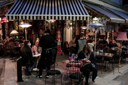 Ακριβότερες εισφορές για τη «μεσαία τάξη»