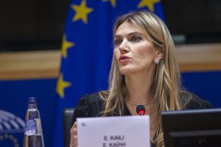 Στο μικροσκόπιο και το… «ψηφιακό θάρρος» της Εύας
